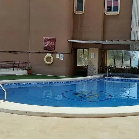 Centro Primera Linea Con Piscina Бенидорм